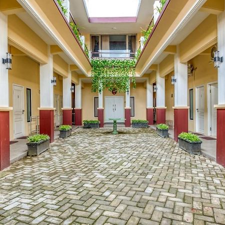 Reddoorz Syariah Near Kebon Rojo Park Blitar Hotel Ngoại thất bức ảnh