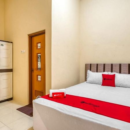 Reddoorz Syariah Near Kebon Rojo Park Blitar Hotel Ngoại thất bức ảnh