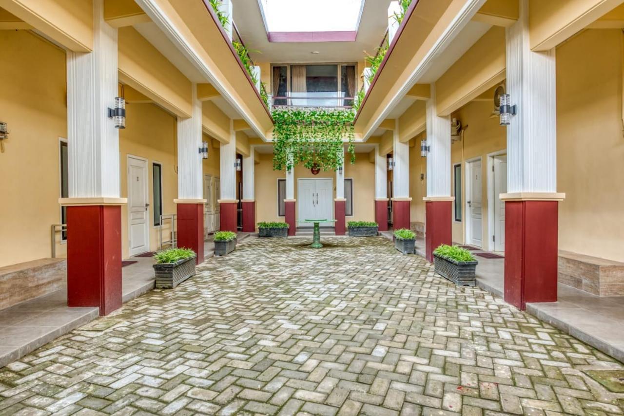 Reddoorz Syariah Near Kebon Rojo Park Blitar Hotel Ngoại thất bức ảnh