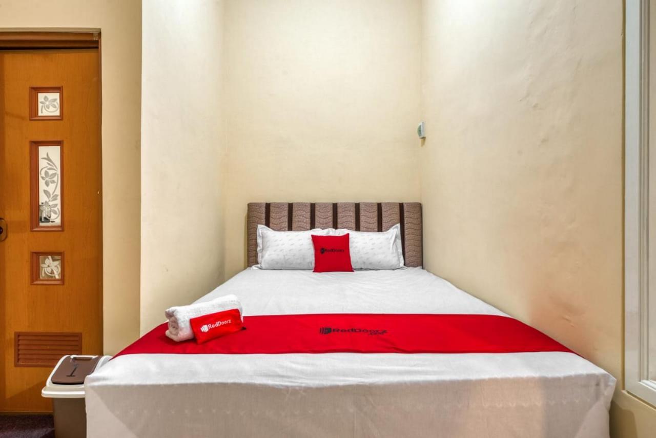 Reddoorz Syariah Near Kebon Rojo Park Blitar Hotel Ngoại thất bức ảnh